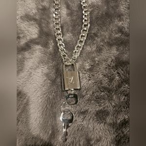 LV SILVER Lock & 2 🔑 #448 with chain🔥